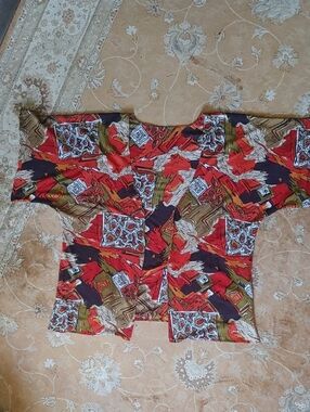 Patterned Kimono Beach Cover Up. 100% Silk.  sariKNOTsari Upcycled Vintage O/S